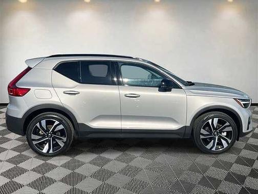 2025 Volvo XC40 Plus