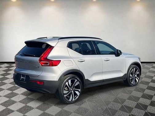 2025 Volvo XC40 Plus