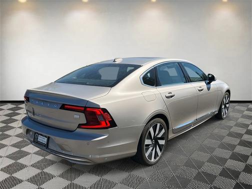 2024 Volvo S90 Recharge Plug-In Hybrid T8 Ultimate