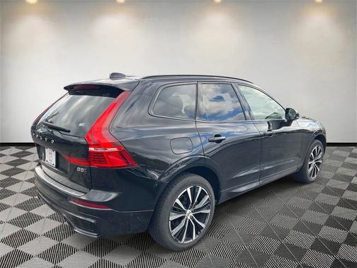 2025 Volvo XC60 B5 Plus
