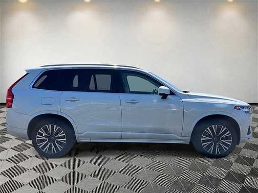 2022 Volvo XC90 T6 AWD Momentum 7 Seater