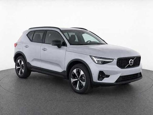 Silver Dawn 2024 Volvo XC40 Plus