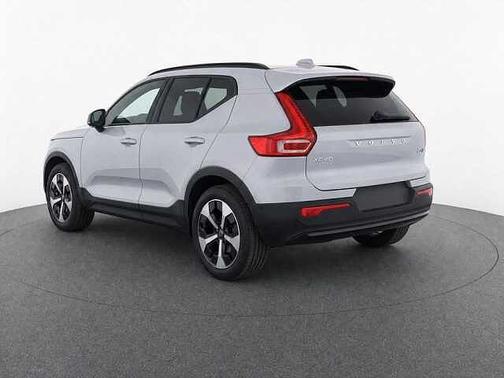 Silver Dawn 2024 Volvo XC40 Plus