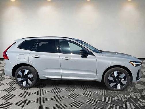 2024 Volvo XC60 Plus