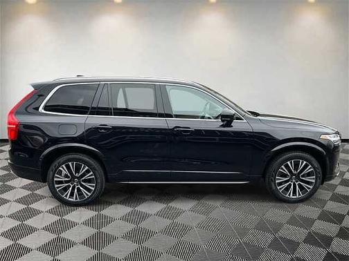 2022 Volvo XC90 T6 AWD Momentum 7 Seater