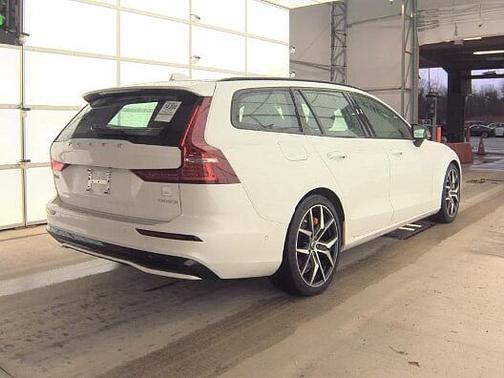 2024 Volvo V60 Recharge Plug-In Hybrid Polestar