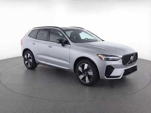 Silver Dawn 2025 Volvo XC60 Plus