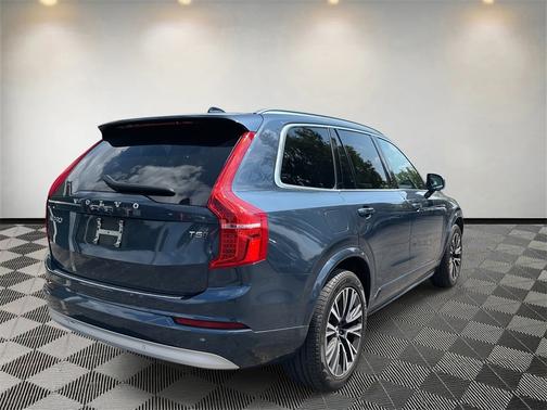 2022 Volvo XC90 T5 AWD Momentum 7 Seater