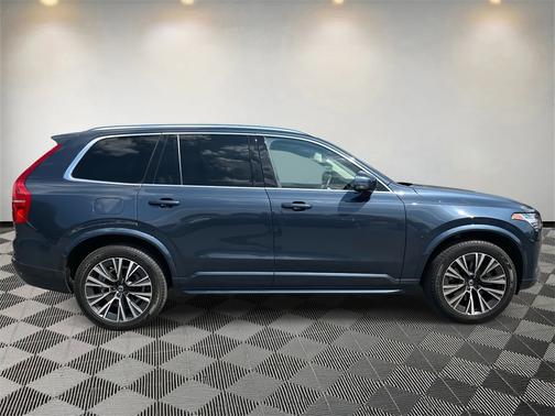 2022 Volvo XC90 T5 AWD Momentum 7 Seater