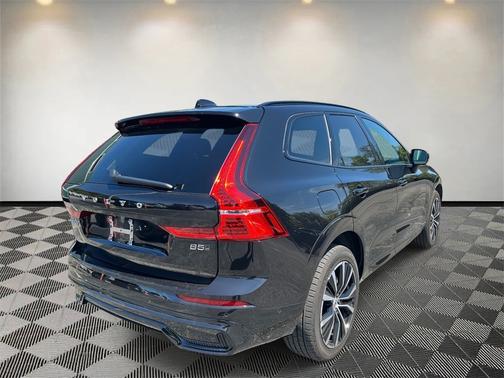 2025 Volvo XC60 B5 Plus