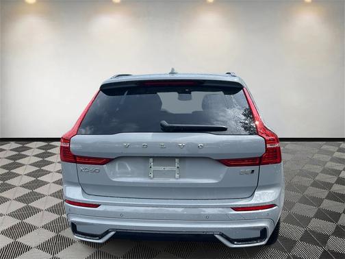 2024 Volvo XC60 B5 Plus Dark