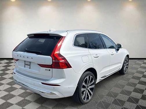 2023 Volvo XC60 B5 AWD Ultimate Bright
