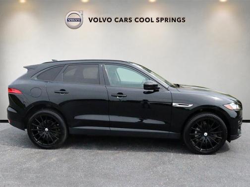 Photo 2 of 48 of 2017 Jaguar F-PACE 20d Premium