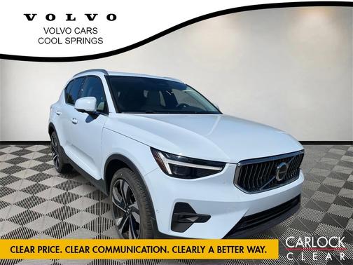 2025 Volvo XC40 B5 Ultra Bright Theme