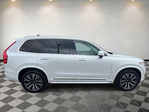 2025 Volvo XC90 Core