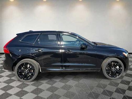 2024 Volvo XC60 T8 Ultimate Black Edition