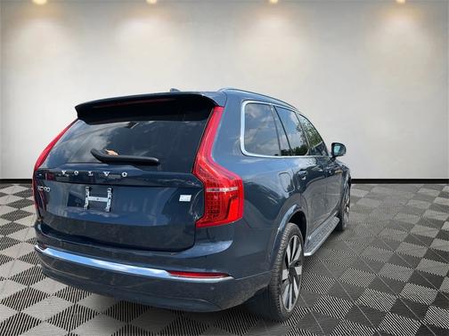 2023 Volvo XC90 Recharge Plug-In Hybrid Ultimate 6-Seater