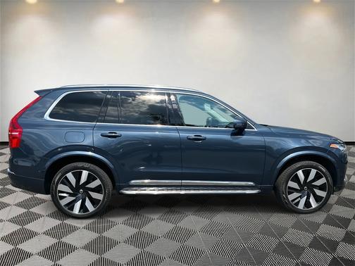 2023 Volvo XC90 Recharge Plug-In Hybrid Ultimate 6-Seater