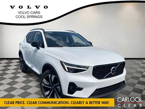 2025 Volvo XC40 B5 Ultra Dark Theme