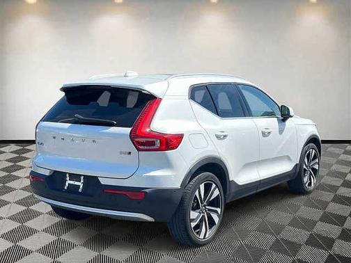 Crystal White 2023 Volvo XC40 B5 AWD Ultimate Bright