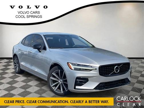 2022 Volvo S60 B5 FWD Momentum