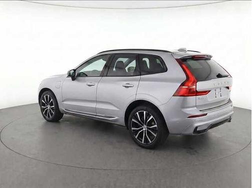 Silver Dawn 2024 Volvo XC60 Plus