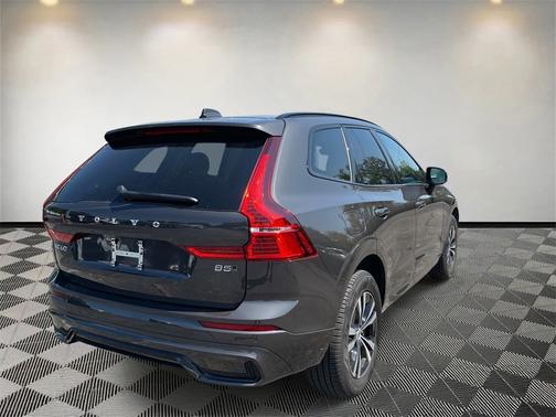 2025 Volvo XC60 B5 Core