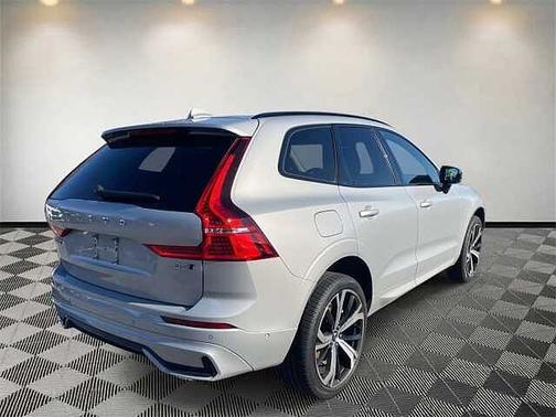 2023 Volvo XC60 B5 AWD Ultimate Dark