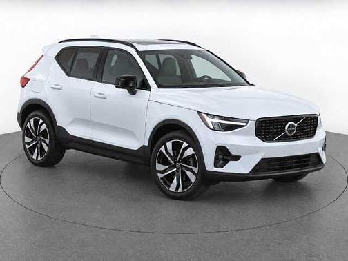 Crystal White 2023 Volvo XC40 B4 FWD Ultimate Dark