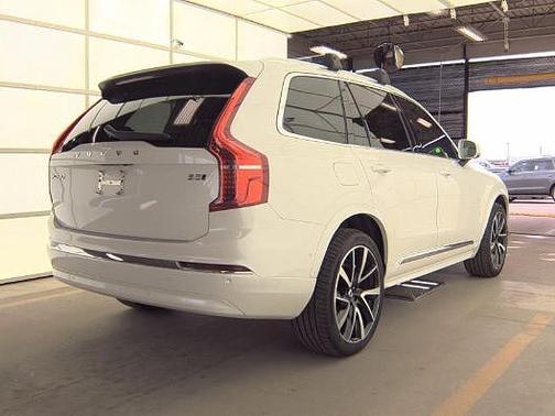 Crystal White 2023 Volvo XC90 Plus