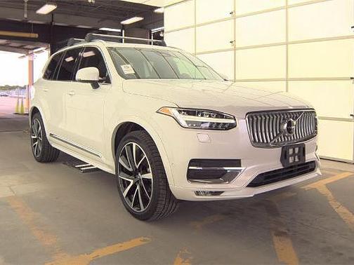 Crystal White 2023 Volvo XC90 Plus