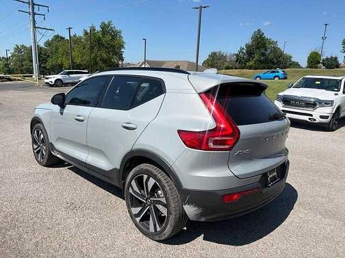 Vapour Grey 2024 Volvo XC40 B5 Ultimate Dark