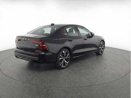 Onyx Black 2023 Volvo S60 Plus