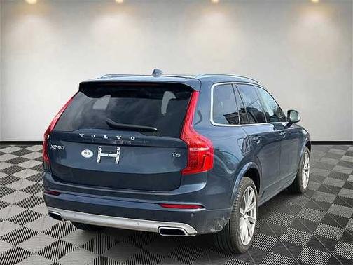 2021 Volvo XC90 T5 Momentum 7 Passenger