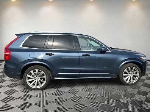 2021 Volvo XC90 T5 Momentum 7 Passenger
