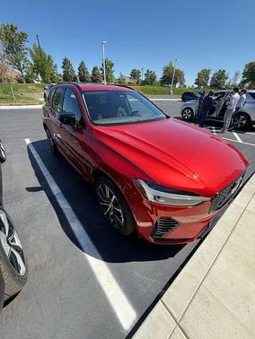 Fusion Red 2024 Volvo XC60 Plus