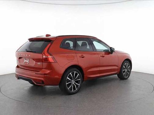 Fusion Red 2024 Volvo XC60 Plus