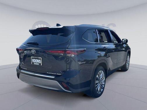 2025 Toyota Highlander Platinum