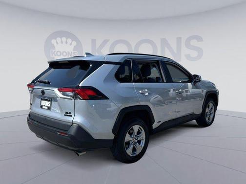 2022 Toyota RAV4 Hybrid XLE
