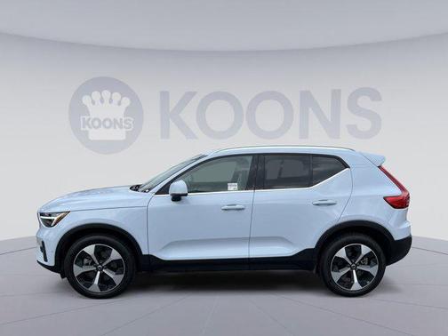 2025 Volvo XC40 B5 Plus Bright Theme