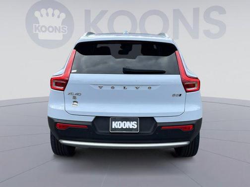 2025 Volvo XC40 B5 Plus Bright Theme