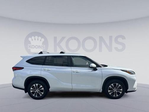 Wind Chill Pearl 2023 Toyota Highlander XLE