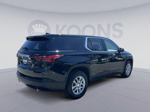 Mosaic Black Metallic 2023 Chevrolet Traverse LS