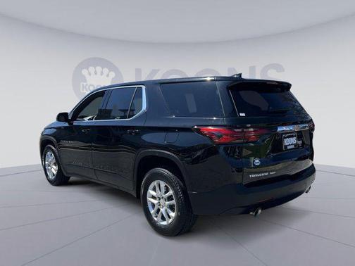 Mosaic Black Metallic 2023 Chevrolet Traverse LS