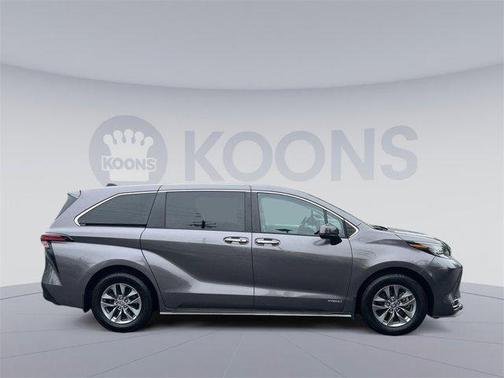 2021 Toyota Sienna XLE 7 Passenger