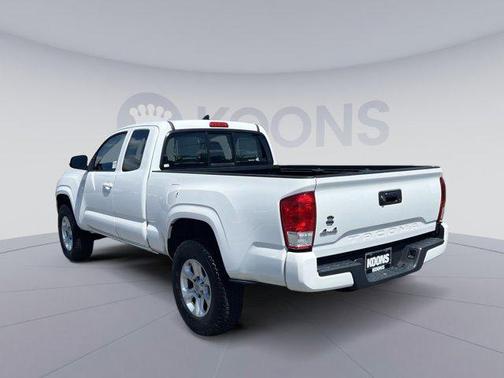 2017 Toyota Tacoma SR