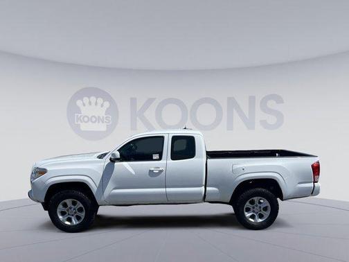 2017 Toyota Tacoma SR