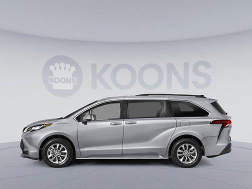 2025 Toyota Sienna XLE 7 Passenger