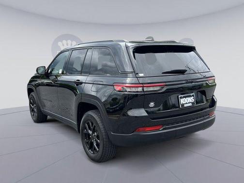 Diamond Black Crystal Pearlcoat 2024 Jeep Grand Cherokee Altitude