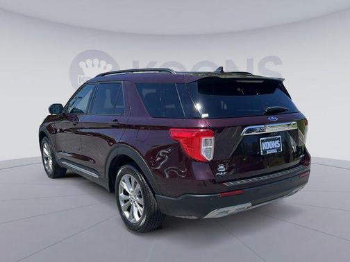JEWEL RED MET TINTED CC 2023 Ford Explorer XLT